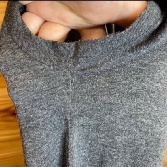 NHL Pittsburgh penguins vneck top small - Picture 4 of 5